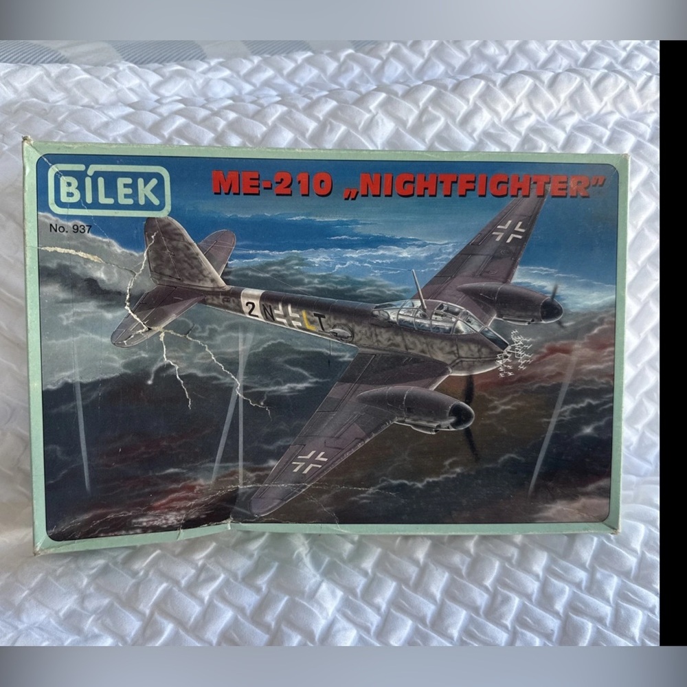 ME-210 ,,NIGHTFIGHTER BY BILEK UNASSEMBLED KIT .1:72 SCALE MODEL KIT NO.937